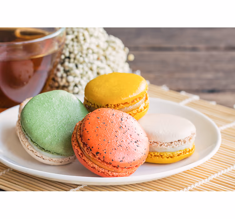 Tapisserie phrase délice de macarons colorés - TenStickers