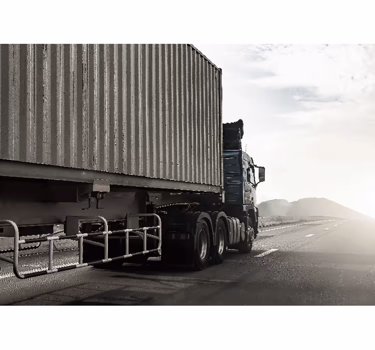 Tapisserie véhicule camion sur l'autoroute - TenStickers