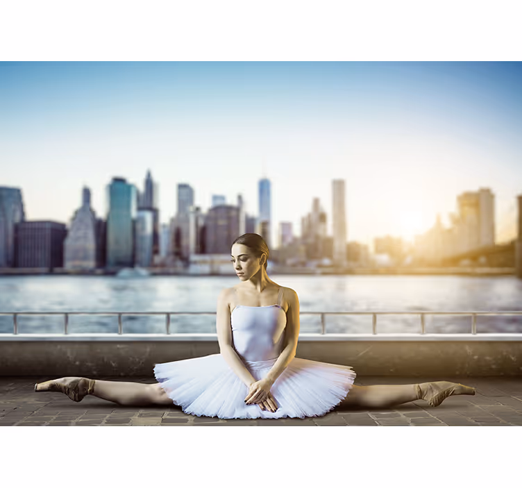 Tapisserie personnalisée danseuse de ballet en ville - TenStickers