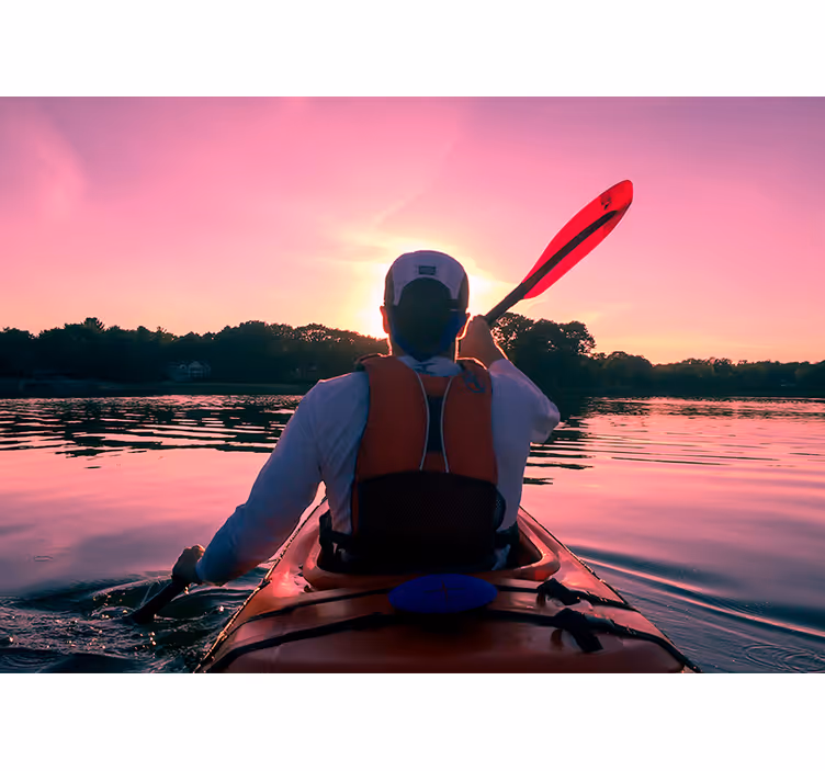 Tapisserie paysage reflet de kayak au coucher de soleil - TenStickers