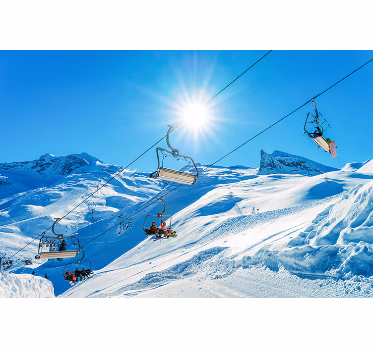 Photo murale montagne Télésièges et skieurs - TenStickers