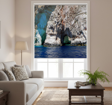 Store enrouleur salon grotte raj avec eau bleue - TenStickers