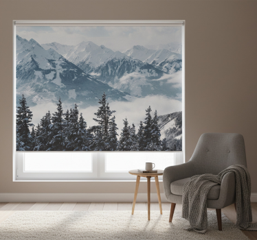 Store enrouleur salon montagnes et arbres enneigés - TenStickers