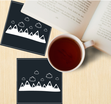 Sous verre silhouette de montagne avec nuages - TenStickers