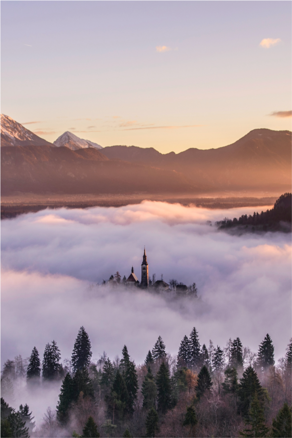 Poster paysages château de montagne enchanteur - TenStickers