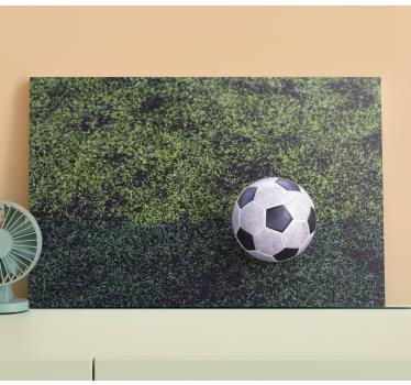 Tableau sports ballon de football sur herbe - TenStickers
