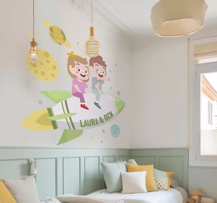 Sticker espace enfants sur une fusée prénoms personnalisés - TenStickers