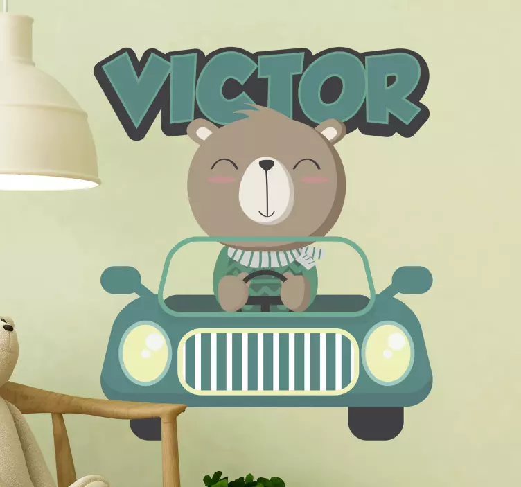 Sticker cycliste ours conduisant une voiture - TenStickers