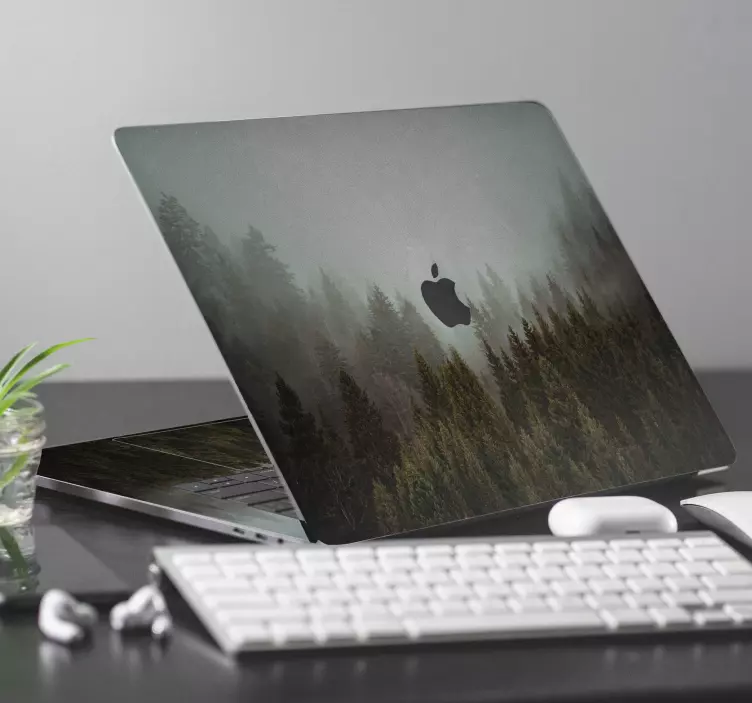 Autocollant ordinateur MacBook forêt dans la brume - TenStickers