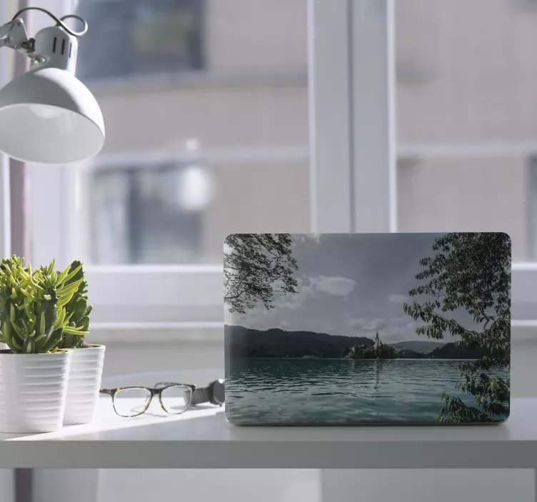 Sticker pour ordinateur vue panoramique sur le lac - TenStickers