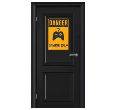 Sticker porte phrase "Gamers only" - TenStickers