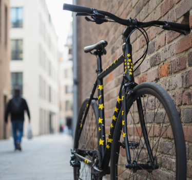 Autocollant vélo graphique étoiles jaunes et éclairs - TenStickers