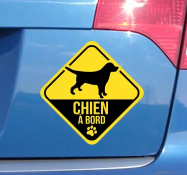 Autocollant voiture chien à bord couleur - TenStickers