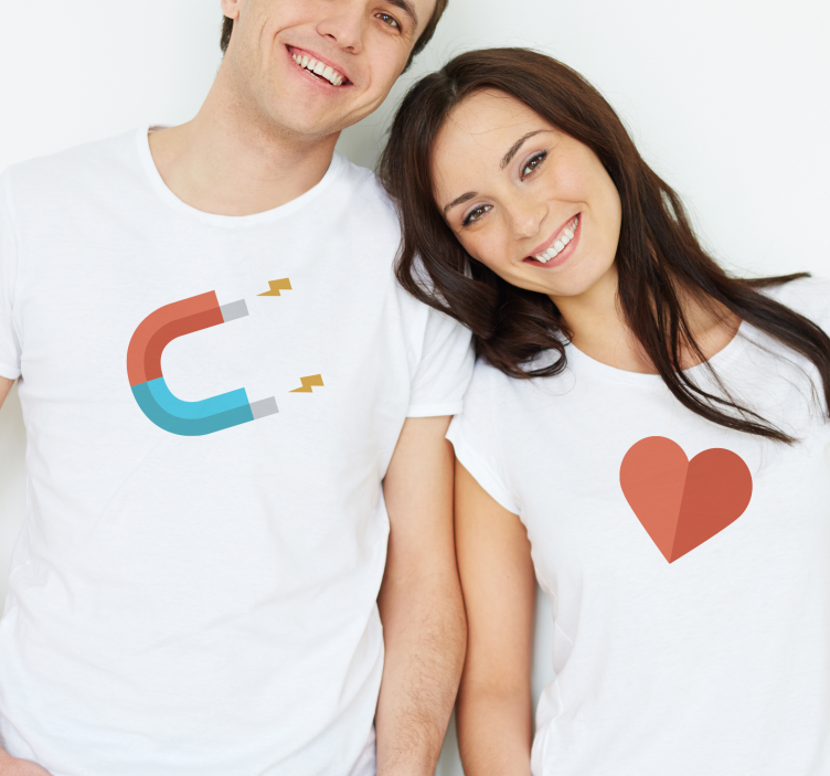 T-shirt couple aimant coeur bleu et rouge - TenStickers