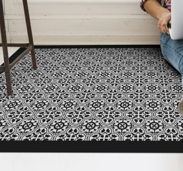Tapis vinyle carreaux de ciment motif floral noir - TenStickers
