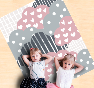 Tapis vinyle pour enfants motif de coeurs nuageux - TenStickers